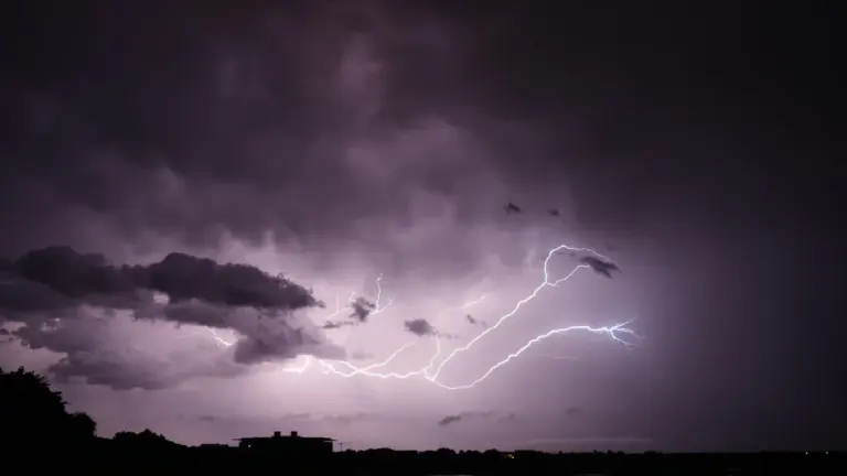 Courbevoie: les gestes clés face au duo chaleur-orages