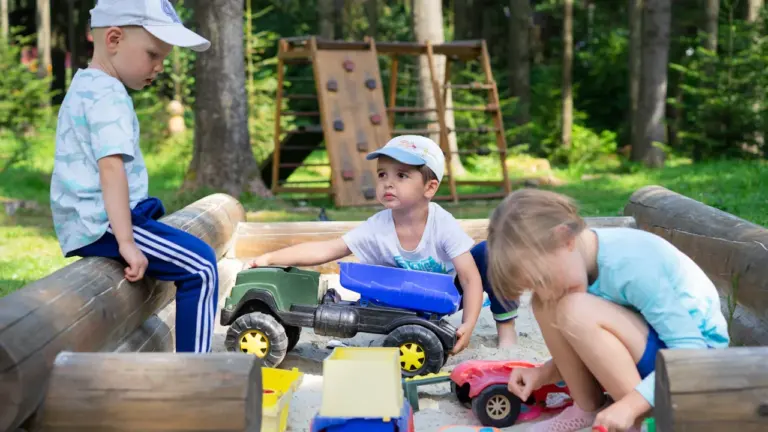 Parents à Roubaix, les places d’été se réservent vite