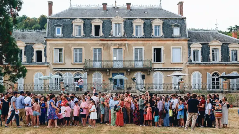 Dijon : les 80 ans des Fêtes de la Vigne s’exposent gratuitement