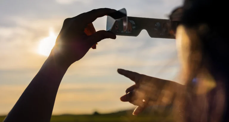 À Bondy, le Soleil sera presque effacé avant la nuit