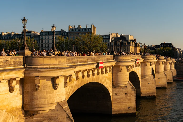 À Paris, l’éclipse a suspendu le rythme de la ville: ce qu'il faut retenir