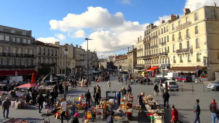 Brocante de Dax : Place de la Cathédrale, le 21 août pour chiner