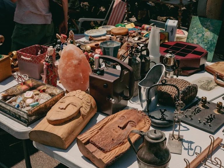 Brocante de Dax : Place de la Cathédrale, le 21 août pour chiner